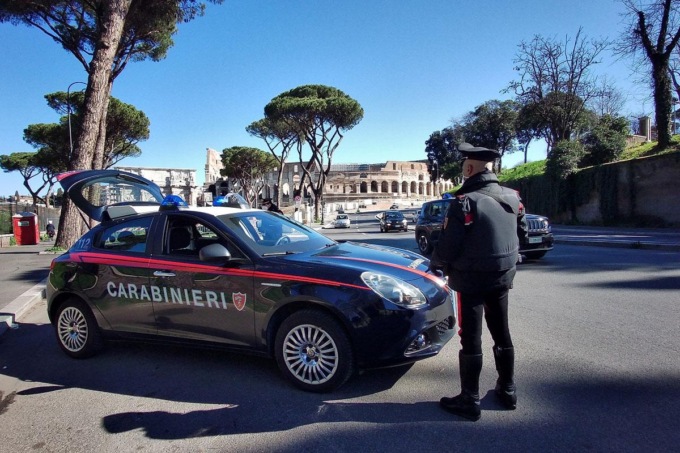 ROMA: CELLULARE IN CAMBIO DI UNA DOSE DI DROGA, ARRSTATO