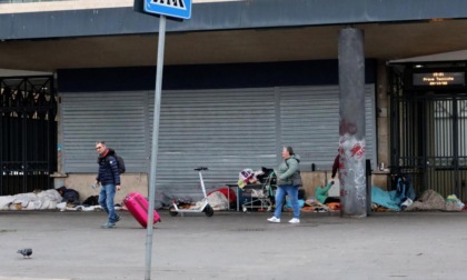 ROMA: UCCISO IN STRADA, CACCIA A 5 PERSONE