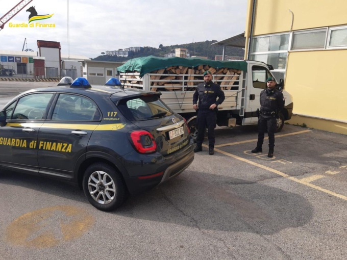 FORMIA: SEQUESTRATE DUE TONNELLATE DI LEGNA ABUSIVA