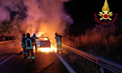 CIVITAVECCHIA: AUTO IN FIAMME SULL’AUTOSTRADA