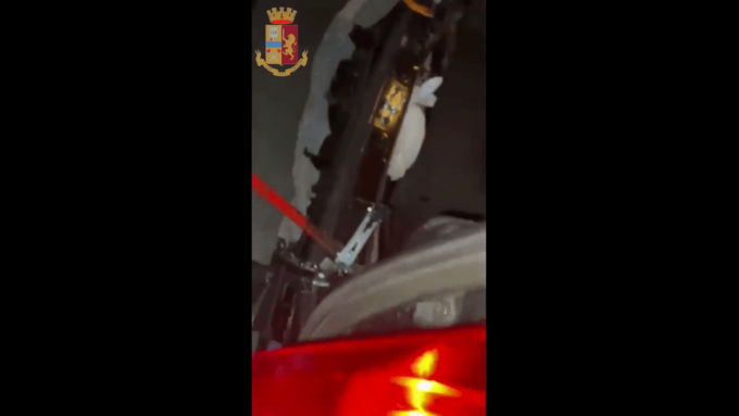 ROMA: SEQUESTRATI 14 CHILI DI DROGA E BANCONOTE FALSE