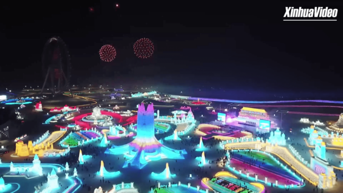 Cina: Harbin, sculture di ghiaccio entusiasmano i visitatori indiani