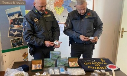 ROMA: TROVATI CON HASHISH E ROLEX, DUE ARRESTATI