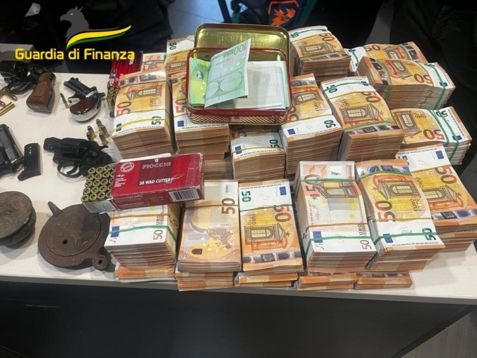 ROMA: ESTORSIONE DA 7 MILIONI, ARRESTATO