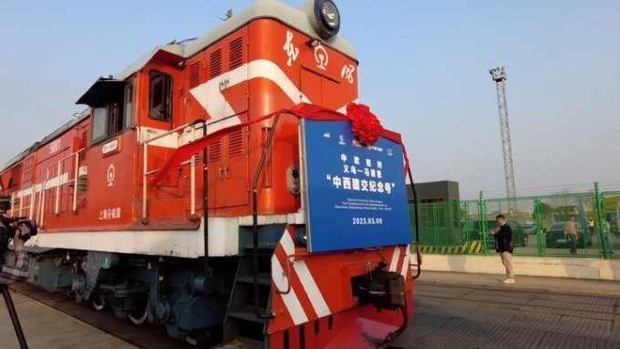 <strong>CINA-EUROPA: TRENI MERCI FACILITANO IL COMMERCIO CON LA SPAGNA</strong>