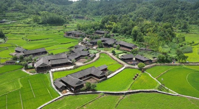 Cina: Hunan, palafitte nell’antico villaggio di Shiyanping (1)