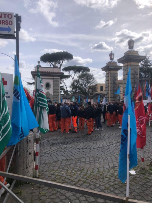 ROMA: OSPEDALE SAN CAMILLO-FORLANINI, LA PROTESTA DEI LAVORATORI DEL SERVIZIO PULIZIA