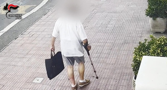ROMA: NARCOTIZZAVANO ANZIANI PER RAPINARLI