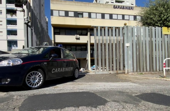 ROMA: MINACCIA IL PADRE CHE LO FA ARRESTARE