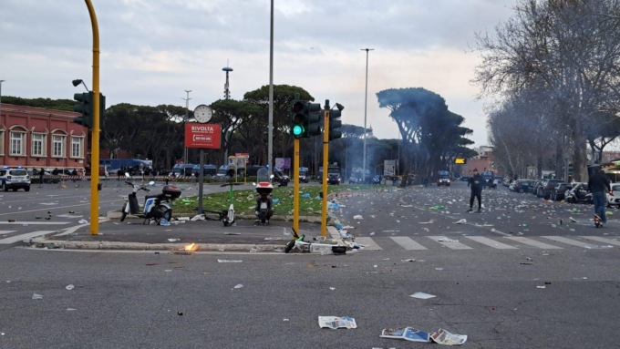 ROMA: SCONTRI PRIMA DEL DERBY, FERITO UN AGENTE