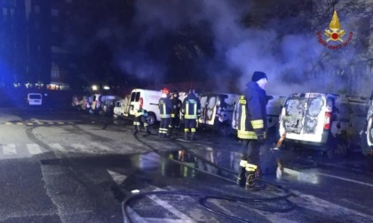 ROMA: SEDICI AUTO DI POSTE ITALIANE DISTRUTTE DA UN INCENDIO