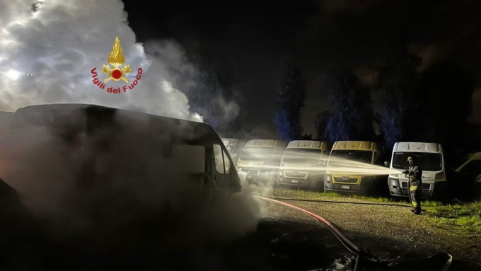 ROMA: INCENDIATI 22 SCUOLABUS