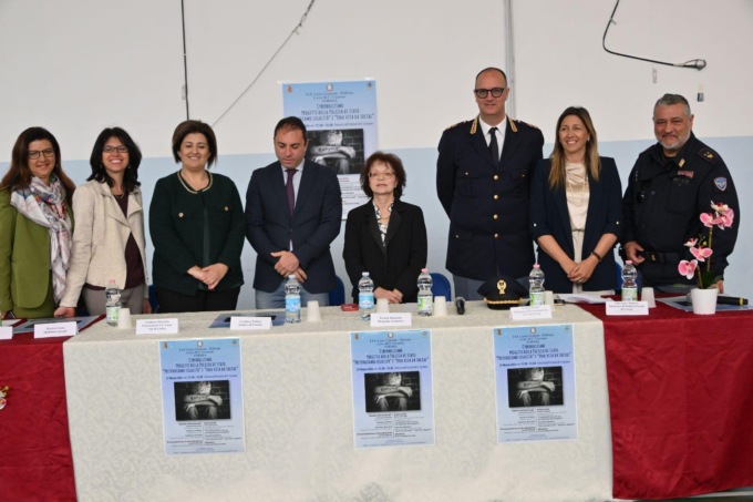 MINTURNO/FORMIA: PRETENDIAMO LEGALITA’, LA POLIZIA A SCUOLA