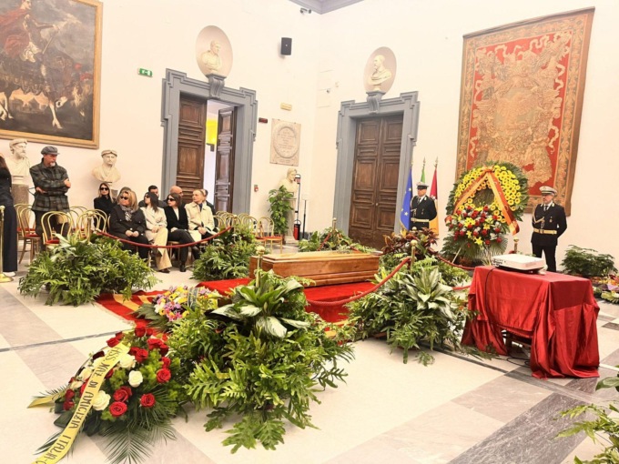 ROMA: GIANNI MINA’, APERTA LA CAMERA ARDENTE IN CAMPIDOGLIO