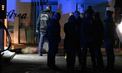 ROMA: OMICIDI, SCOPERTO UN ARSENALE CON PISTOLE E FUCILI