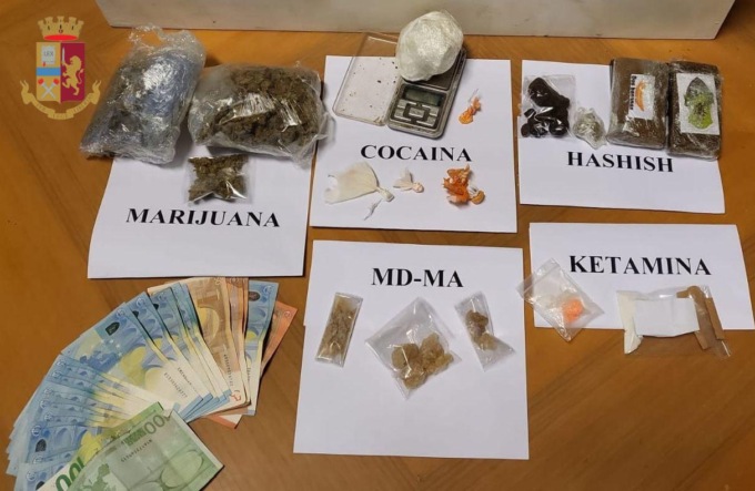 ROMA: DROGA E PISTOLA, ARRESTATE TRE PERSONE