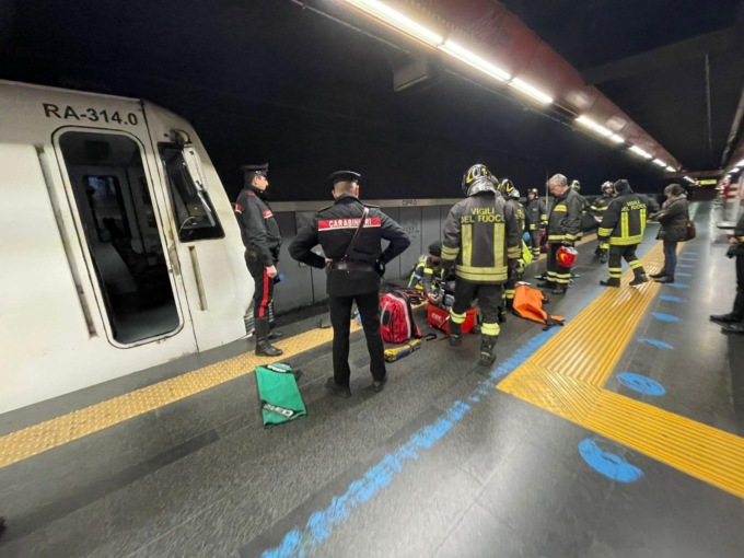 ROMA: UOMO SUI BINARI ALLA STAZIONE METRO CIPRO, LINEA A INTERROTTA