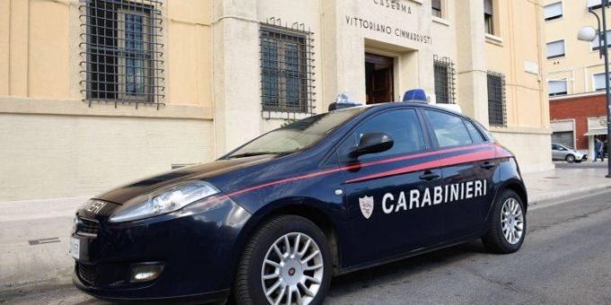 LATINA: MINACCIA CON UNA SIRINGA UN UOMO, ARRESTATO
