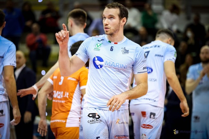 PALLAVOLO SUPERLEGA: TOP VOLLEY, DENIS KALIBERDA SALUTA