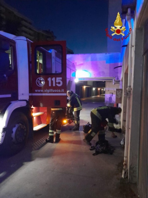 LATINA: INCENDIO IN APPARTAMENTO, GRAVE UNA DONNA. INTOSSICATO IL FIGLIO
