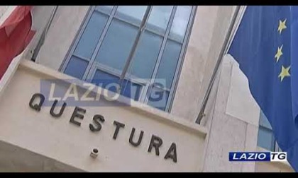 LATINA: MINACCIA I PASSEGGERI DEL TRENO CON LE FORBICI