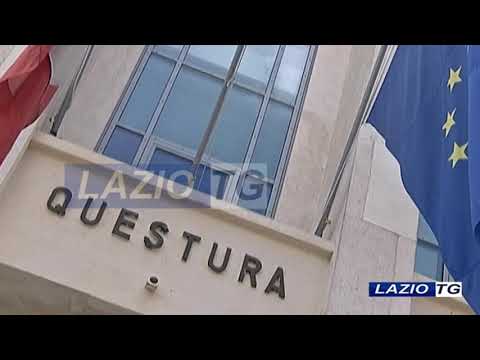 LATINA: MINACCIA I PASSEGGERI DEL TRENO CON LE FORBICI