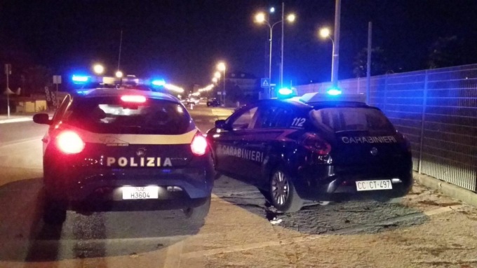 Rissa in piazza Labriola tra gruppi di stranieri