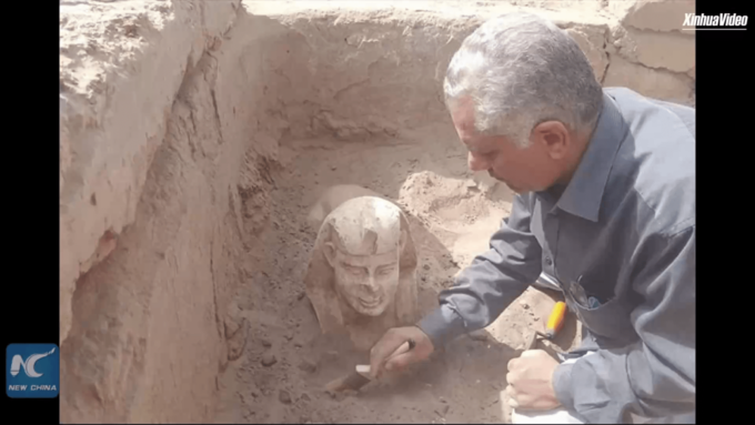 Sfinge e stele di epoca romana rinvenute nel sud dell’Egitto