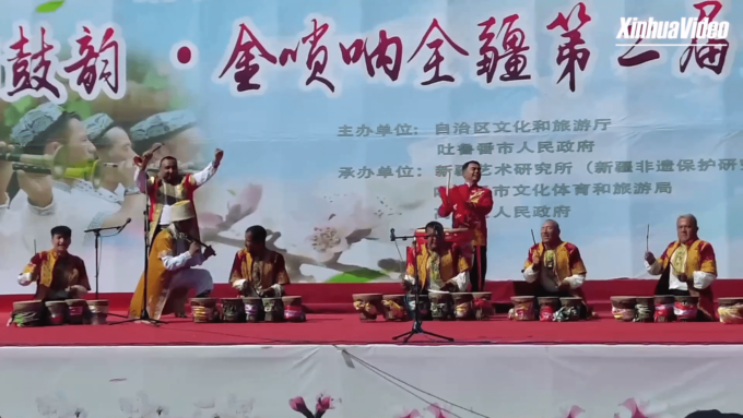Cina: concorso di strumenti musicali popolari tenuto nello Xinjiang