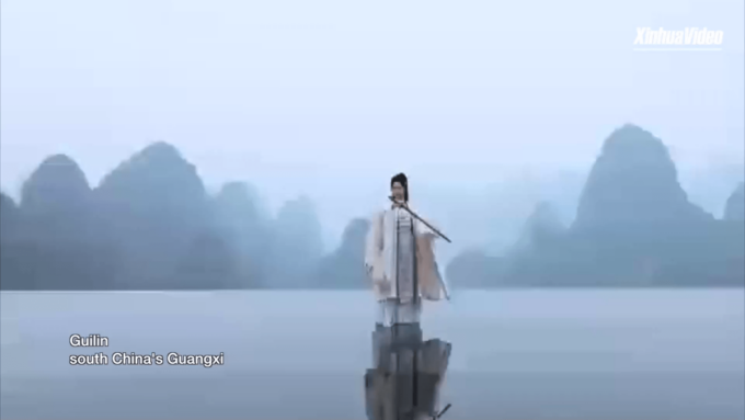 Cina: esibizione di Kung Fu sotto pioggia nebbiosa a Guilin in Cina