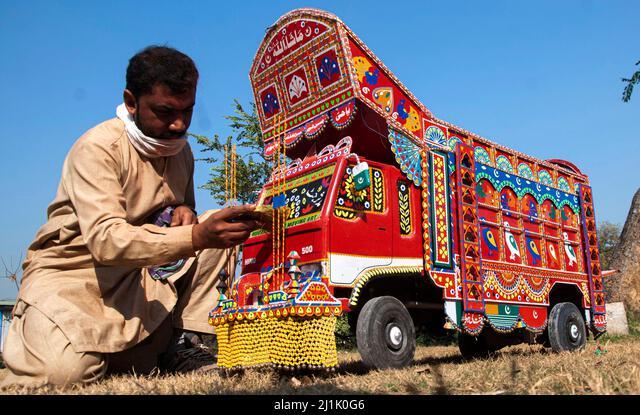 Cina: mostra sull’arte dei camion pakistana a Langfang