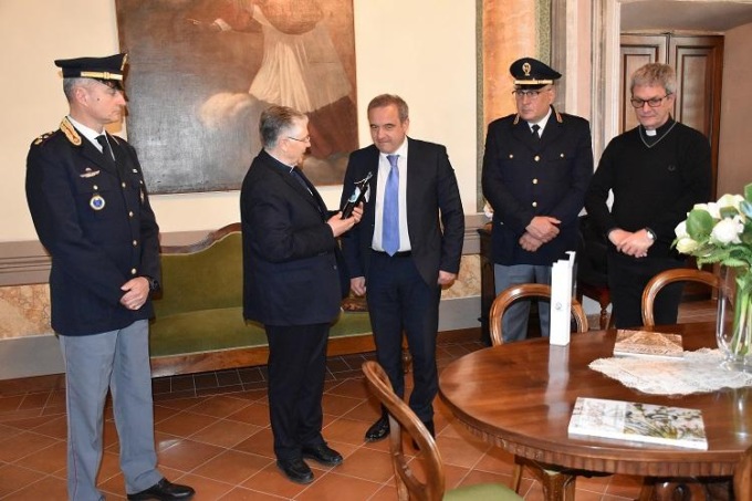 VITERBO: DAGLI ULIVI DI CAPACI L’OLIO PER CONSACRARE LE MESSE CRESIMALI