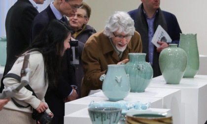 Cina: Bruxelles, visitatori alla mostra "Longquan City Celadon Art" (1)
