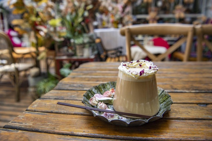 Cina: Tibet, caffè a Lhasa 