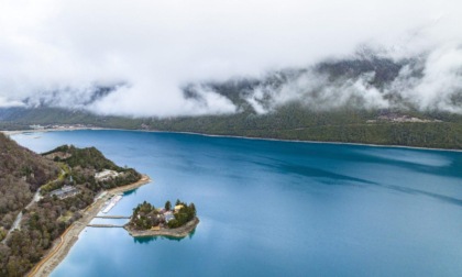 Cina: Tibet, vista del lago Basum (1)