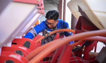 Cina: aratura primaverile inizia nella città di Tongliao (1)
