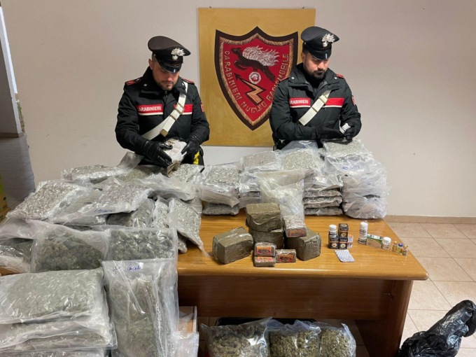 ROMA: CONTROLLI A TOR BELLA MONACA E TOR VERGATA, 5 ARRESTI E 56 CHILI DI DROGA SEQUESTRATA