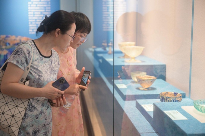 Cina: ad Hainan una mostra su antichi manufatti di vetro (2)