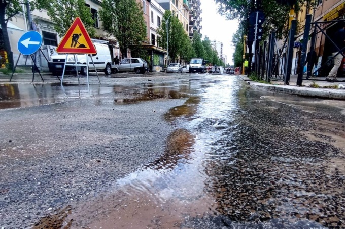 ROMA: VIA DI TORPIGNATTARA ALLAGATA, INFILTRAZIONI IN ABITAZIONI E CANTINE