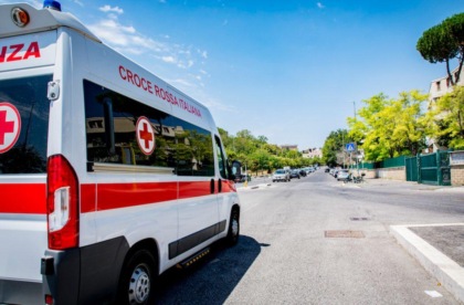 Anziano muore mentre brucia le sterpaglie