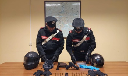 ROMA: PISTOLA E CARTUCCE IN CASA, ARRESTATA