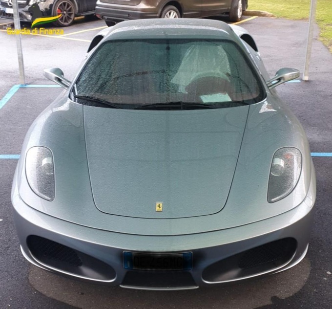 LATINA: SPESE PAZZE ED EVASIONE, MAXI SEQUESTRO