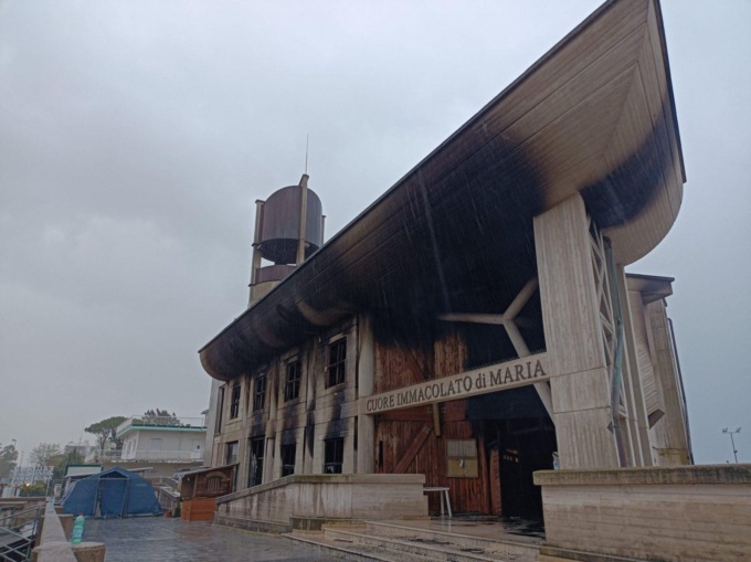 FORMIA: ROGO DEVASTA LA CHIESA, PARLA DON MAURIZIO DI RIENZO