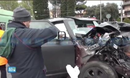 ROMA: SCONTRO TRA AUTO E TRAM, PAURA PER IMMOBILE