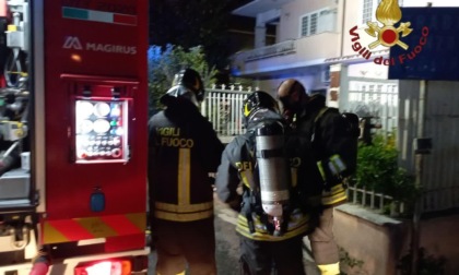 ROMA: INCENDIO IN UNA VILLETTA, SALVATI DUE BAMBINI