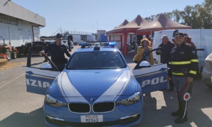 LATINA: LA POLIZIA STRADALE INCONTRA I BIMBI AUTISTICI