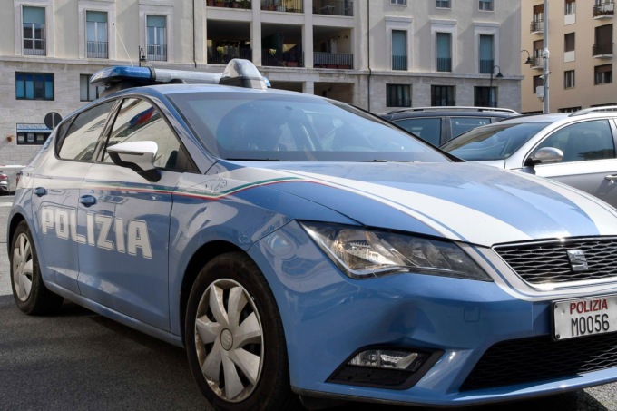 FIUMICINO: BIMBO SFUGGE AL RAPIMENTO