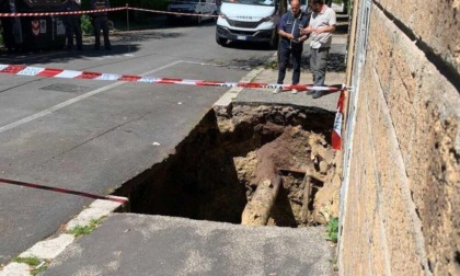 ROMA, VORAGINE AL PORTUENSE, EVACUATA PALAZZINA