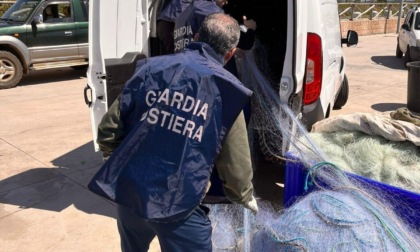 LATINA: SEQUESTRATE RETI DA PESCA DALLA GUARDIA COSTIERA