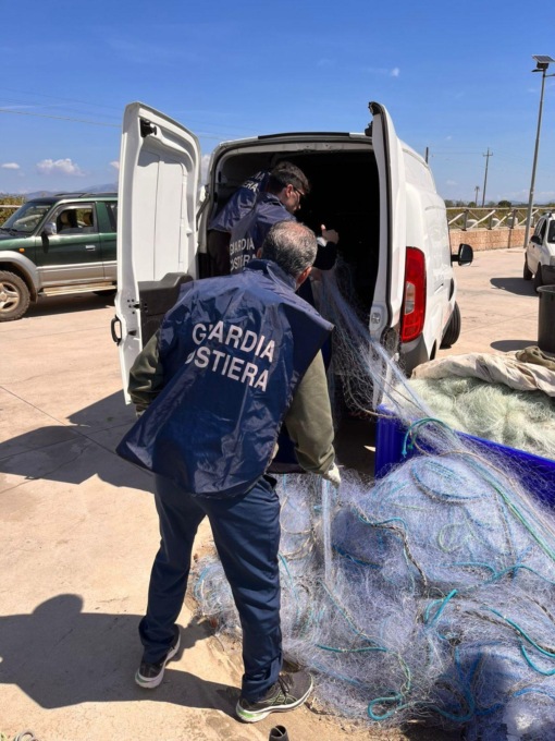 LATINA: SEQUESTRATE RETI DA PESCA DALLA GUARDIA COSTIERA